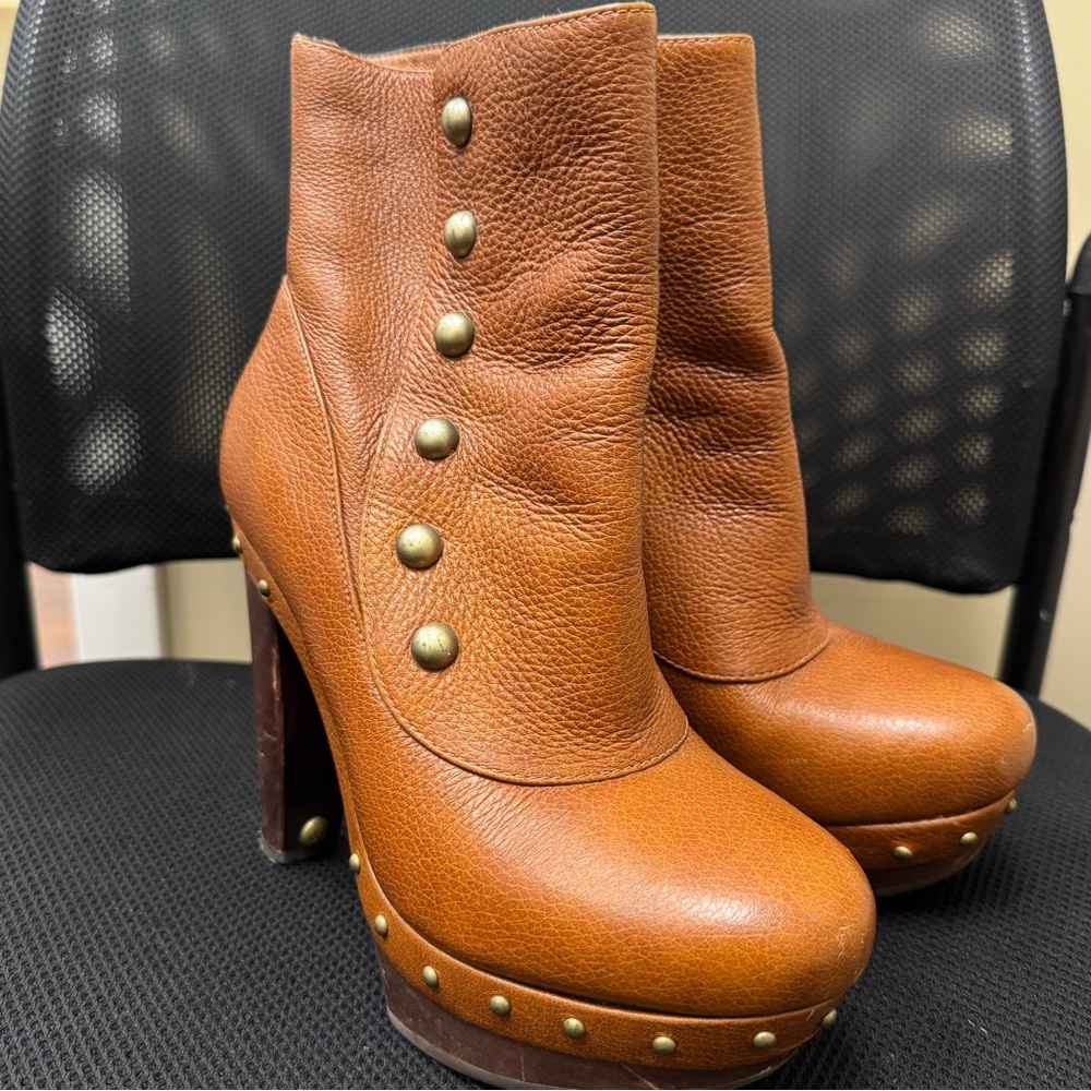 UGG - COSIMA cognac high heel platform pebbled leather bootie w studs Sz 6.5 - Picture 5 of 17
